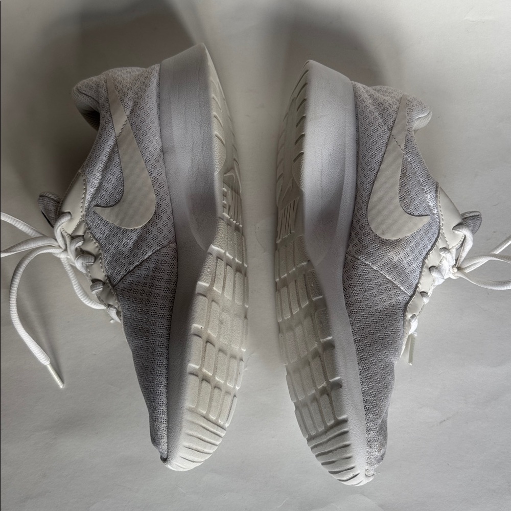 NIKE Tanjun White Running Athletic Sneakers Shoes 8 GUC $75 - Picture 5 of 11